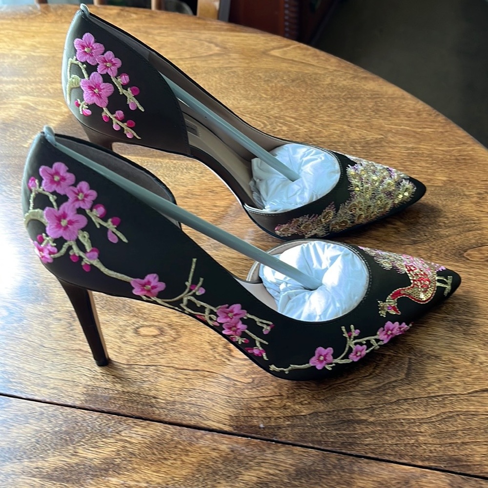 Women shoes pumps brand new